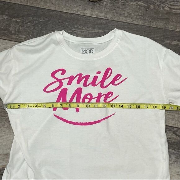 Modern Lux Smile More Croptop White with Pink Letters Size Medium - Picture 8 of 9